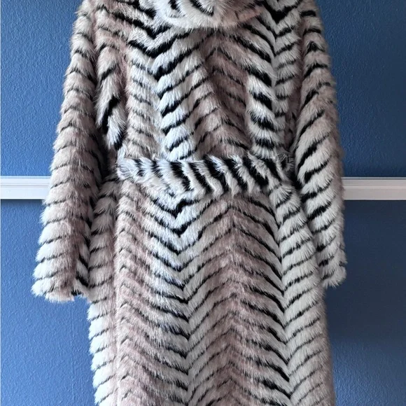 Akira Lola Hooded Faux Fur Jacket NWT - Picture 8 of 12